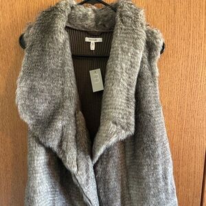 Women’s Faux Fur vest size L brand new